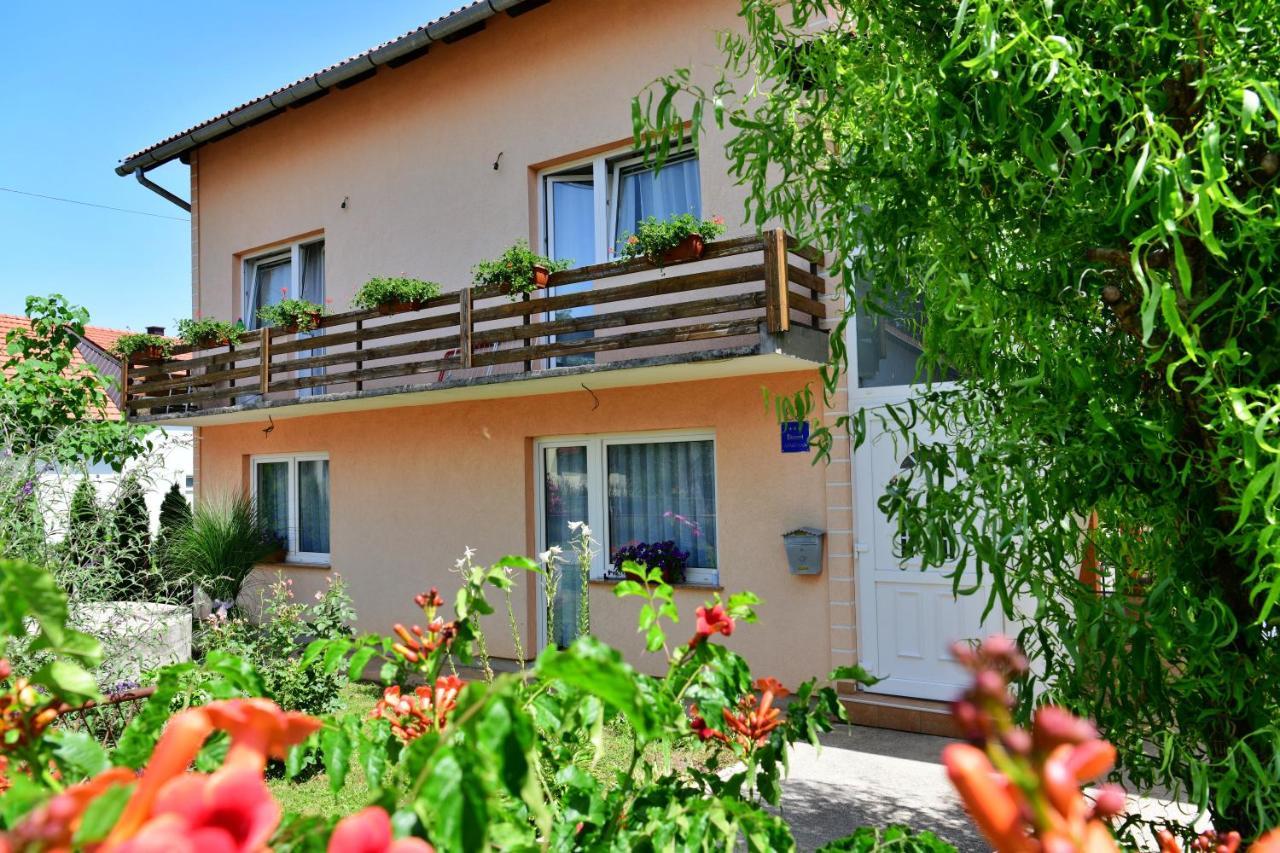 Apartman Dorijan Rakovica Exteriör bild